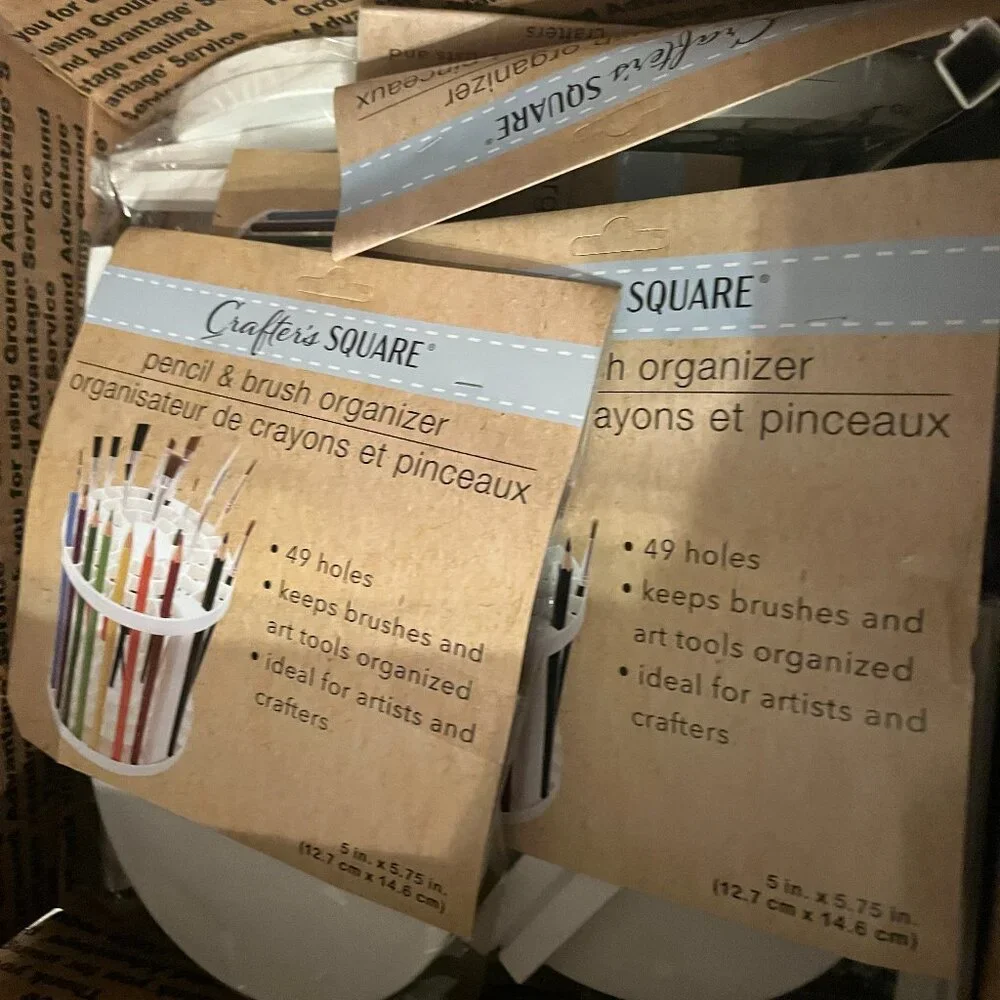 Makeup Brush Holder  (Lot of 20!)  Each Holds‎ 40 Brushes!  (NEW)
